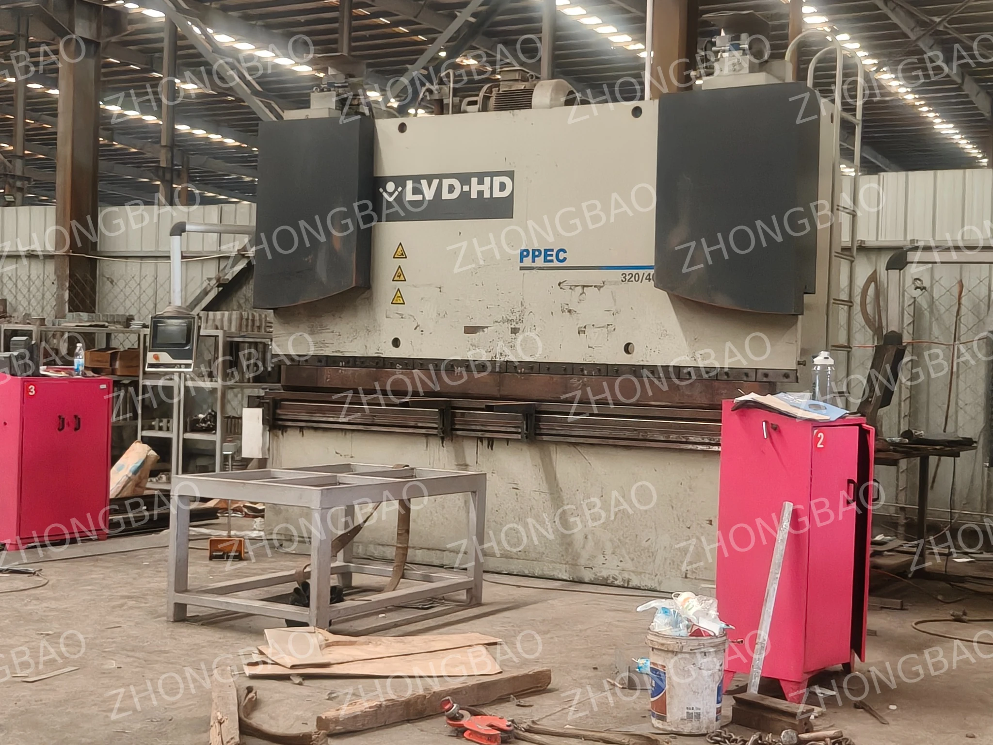 Heavy-duty press brake for steel plate forming